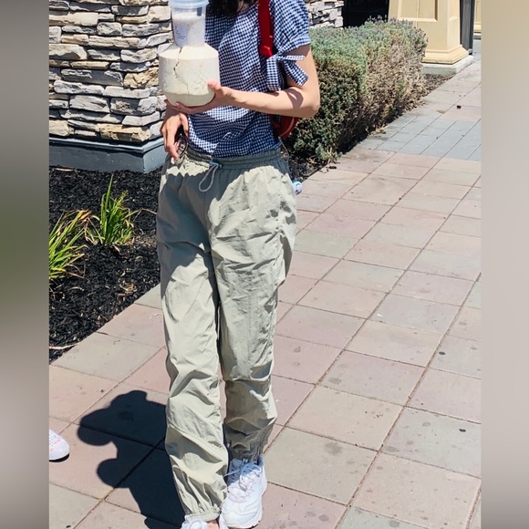 Lululemon Mid-Rise Jogger - Picture 8 of 8